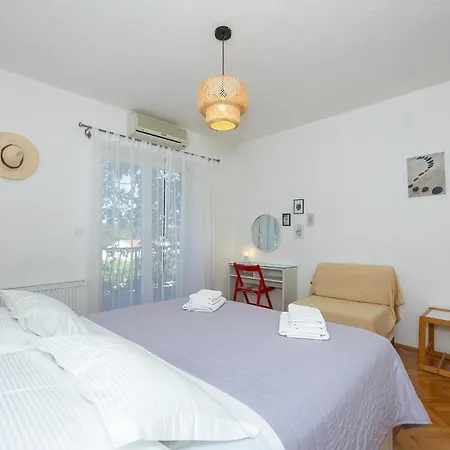 Beautiful In With Kitchen Holiday home