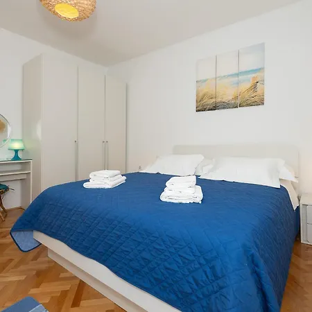 Beautiful Home In Makarska With Kitchen *