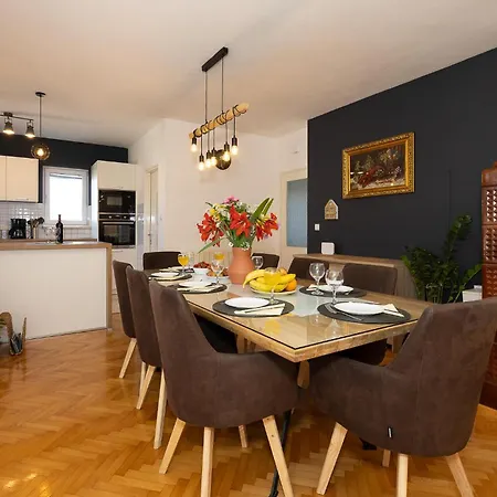 Beautiful In With Kitchen Makarska