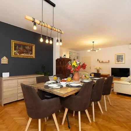 Beautiful Home In Makarska With Kitchen *