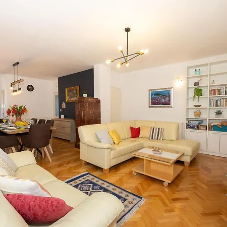 Beautiful In With Kitchen Makarska
