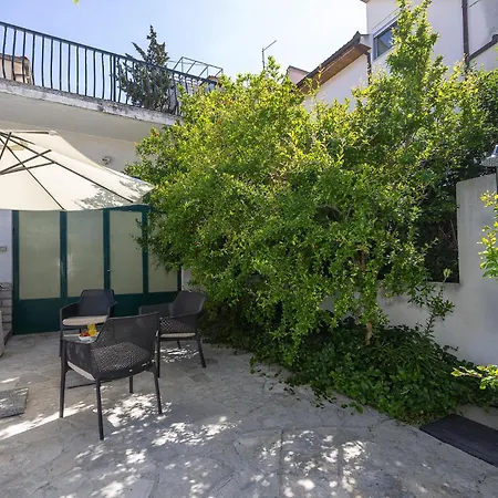 펜션 Stjepana Ivicevica I 마카르스카