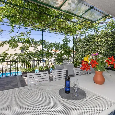 Beautiful Home In Makarska With Kitchen Nyaraló *