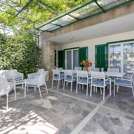 Nyaraló Beautiful Home In Makarska With Kitchen