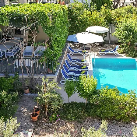 Beautiful In With Kitchen Holiday home *