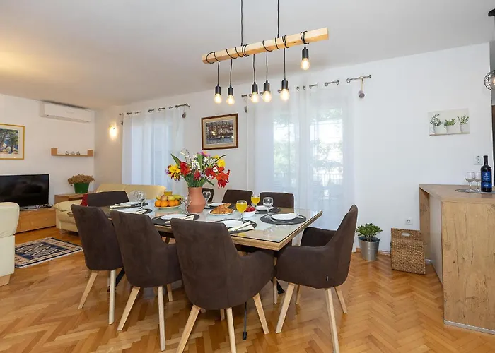 Stjepana Ivicevica I * Makarska