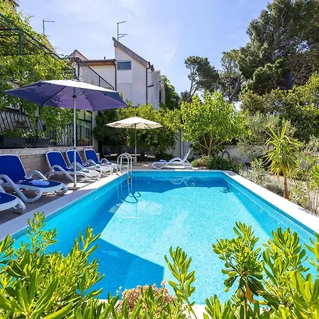 Stjepana Ivicevica I * Makarska